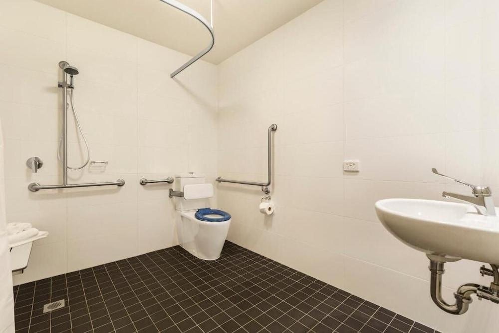 Quest Melbourne Airport Aparthotel Exterior photo